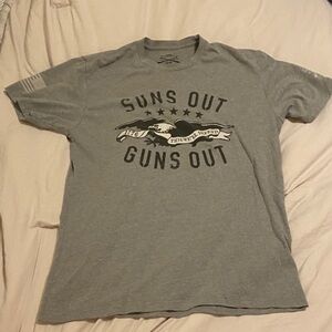 Grunt Style Gray 'Suns Out Guns Out' Men's T-Shirt
